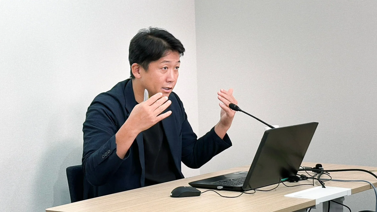 講演中の熊谷社長
